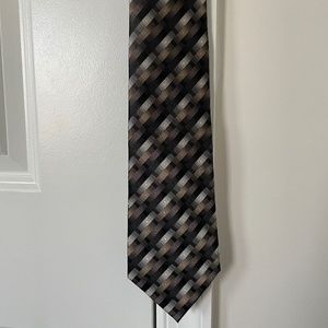 Van Heusen Men's Tie 100% silk